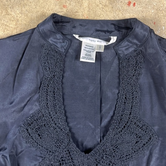 Sophie Max Black Tunic Dress with 3/4 Sleeves and Mandarin Collar
Size: small - Picture 2 of 5